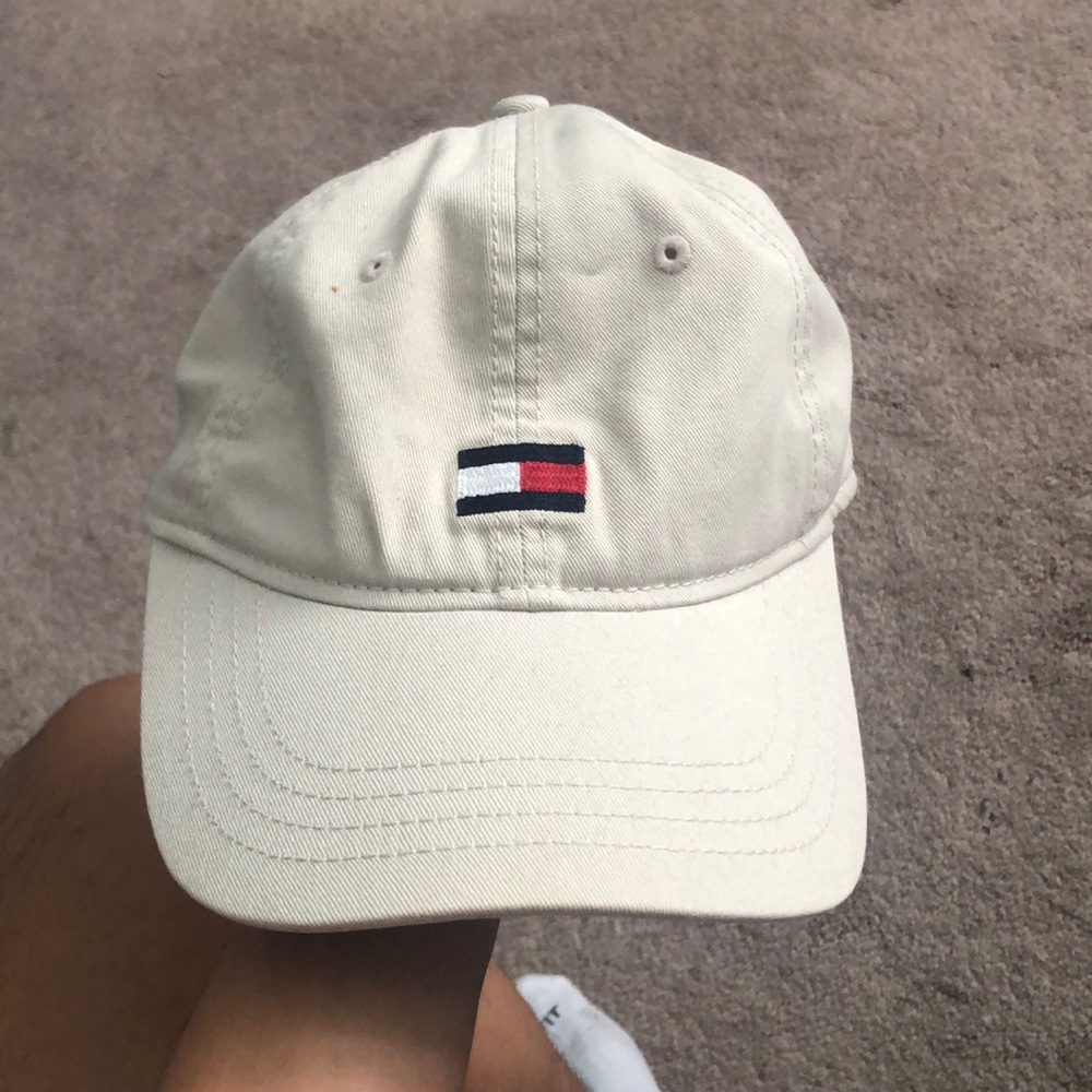 Tommy Hilfiger hat